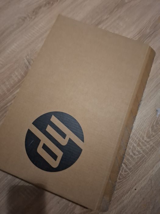 Sprzedam laptop hp 250 G8