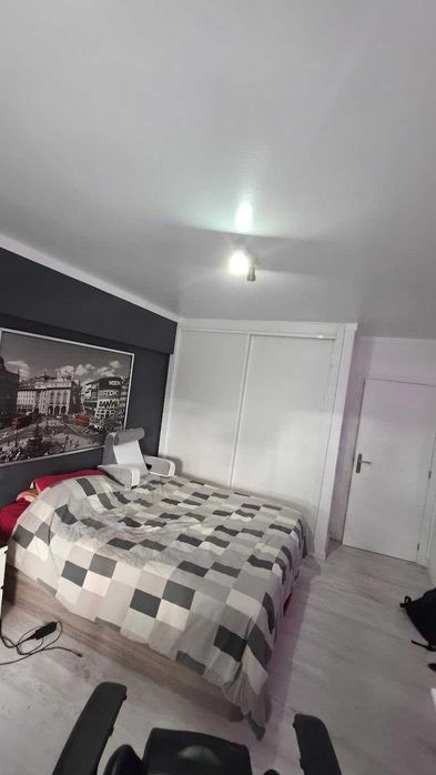 T2 Remodelado em Massamá com 120m² a 7 minutos a pé da estação de comboios