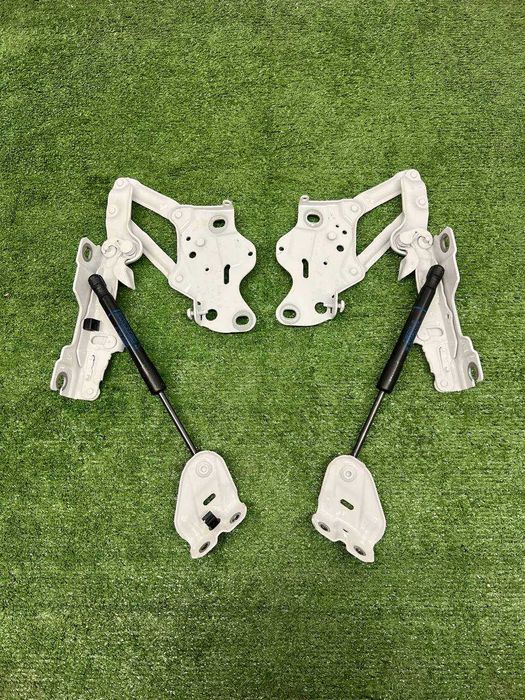 Завіси капота з амортизаторами G05 G06 G07 в білому кольорі