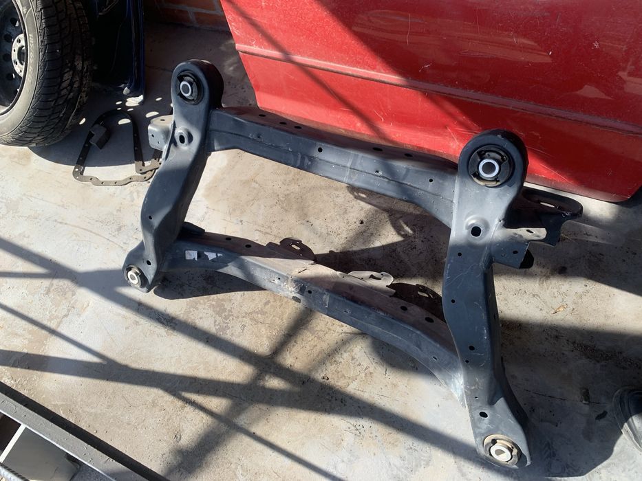 Задний подрамник Jeep Cherokee KL