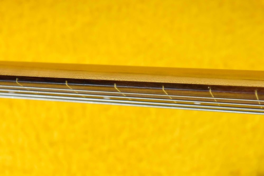 Gitara basowa Cort (fretless)