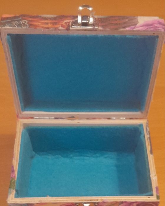 Vendo caixinha de madeira