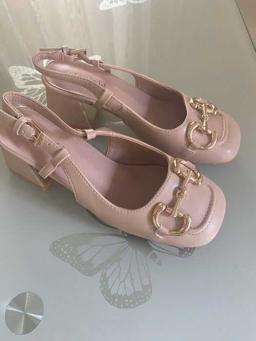 Босоніжки бежеві