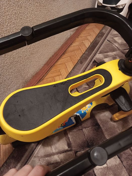 Дитячий самокат .