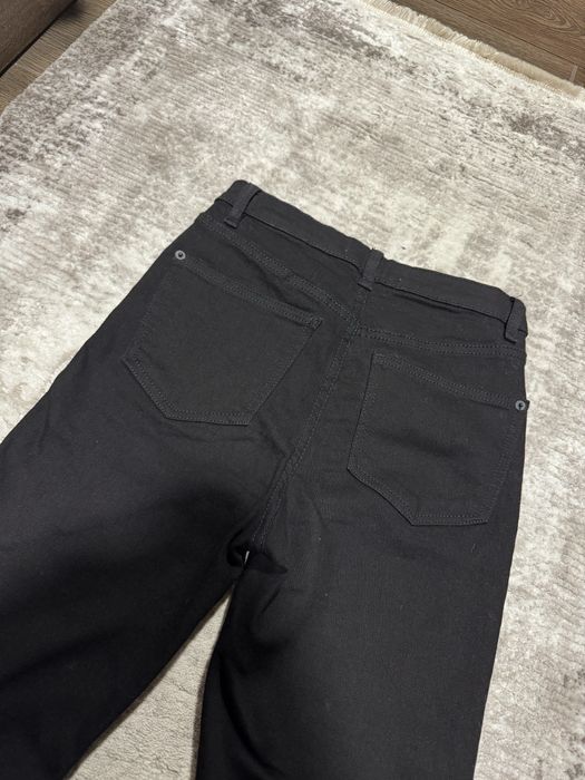 Чорні скіні джинси від rezerved