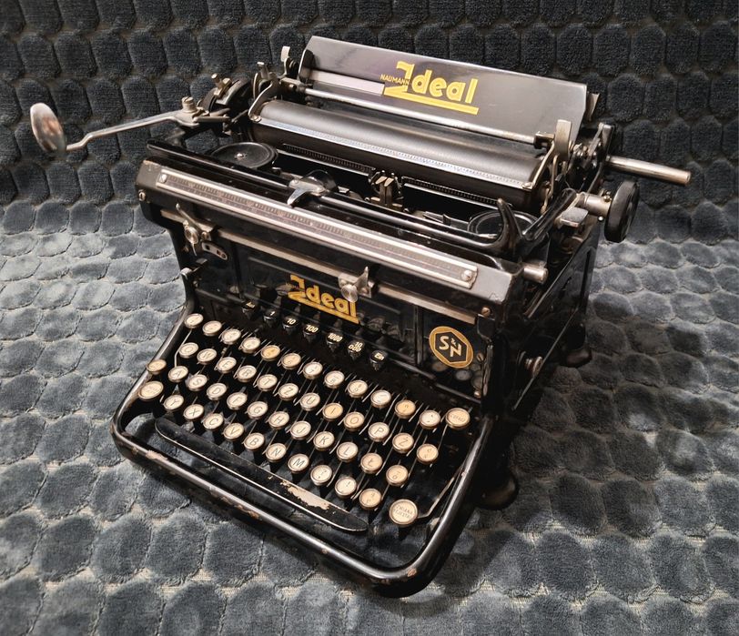 Zabytkowa maszyna do pisania Naumann IDEAL S&N