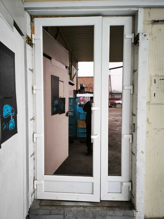 Двери пластиковые двойные, бронза тонировка