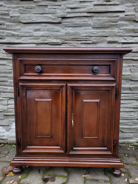 Zgrabna włoska komoda.