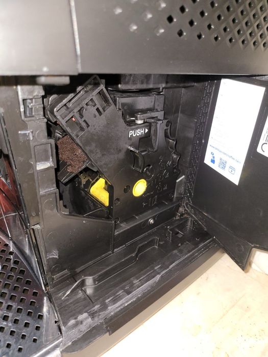 Кавомашина кавоварка Еспресо-машина Philips EP3221 LatteGo стан новоі