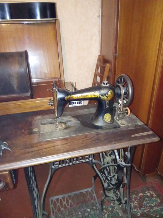 Продам швейную машинку