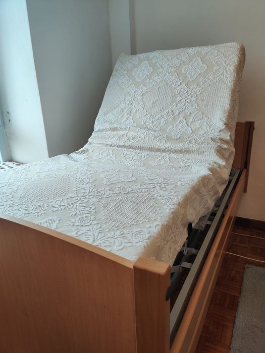 Cama articulada semi nova