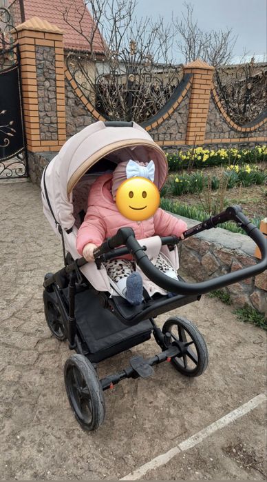 Продам детскую коляску для девочки
