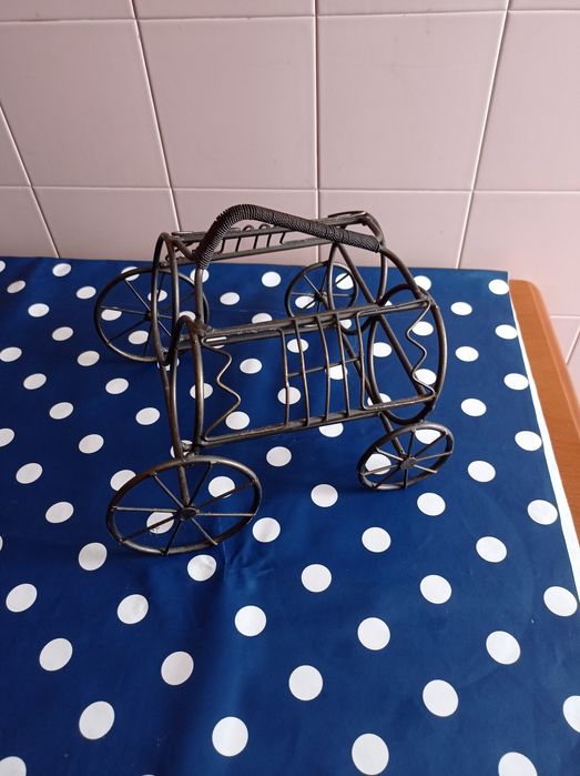 Vendo suporte para duas garrafas