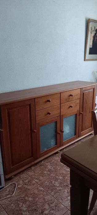 Sala de jantar com mesa extensivel e 4 cadeiras