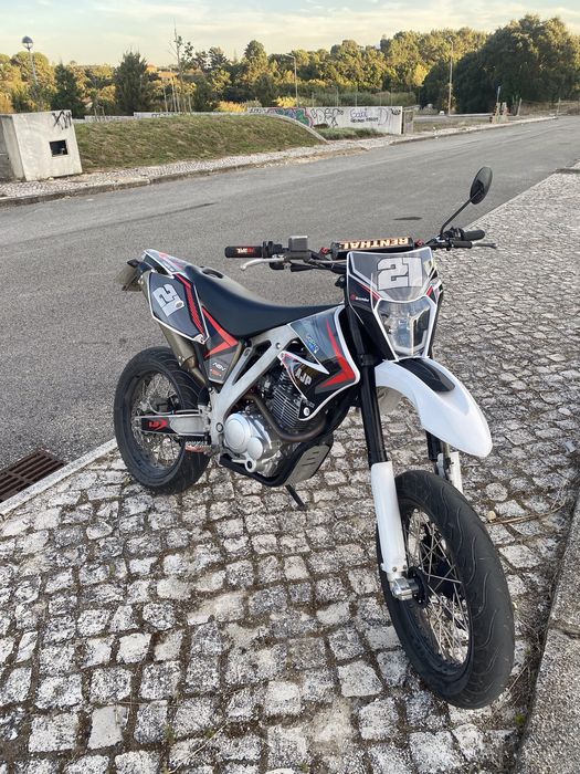 Ajp pr3 supermotard full extras