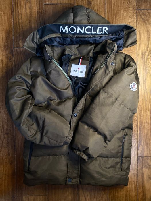 Зимова куртка Moncler