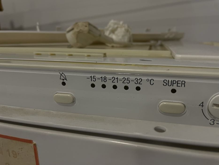Congelador Vertical Miele Electronic (Encastre)