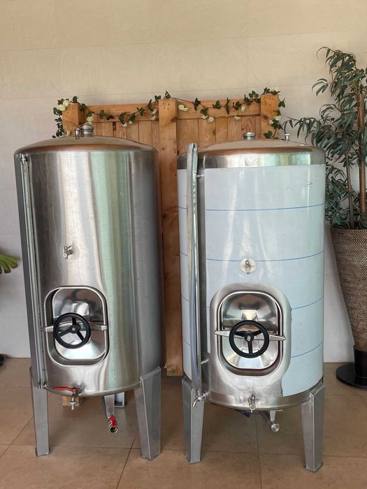 Cubas inox para armazenamento de vinho
