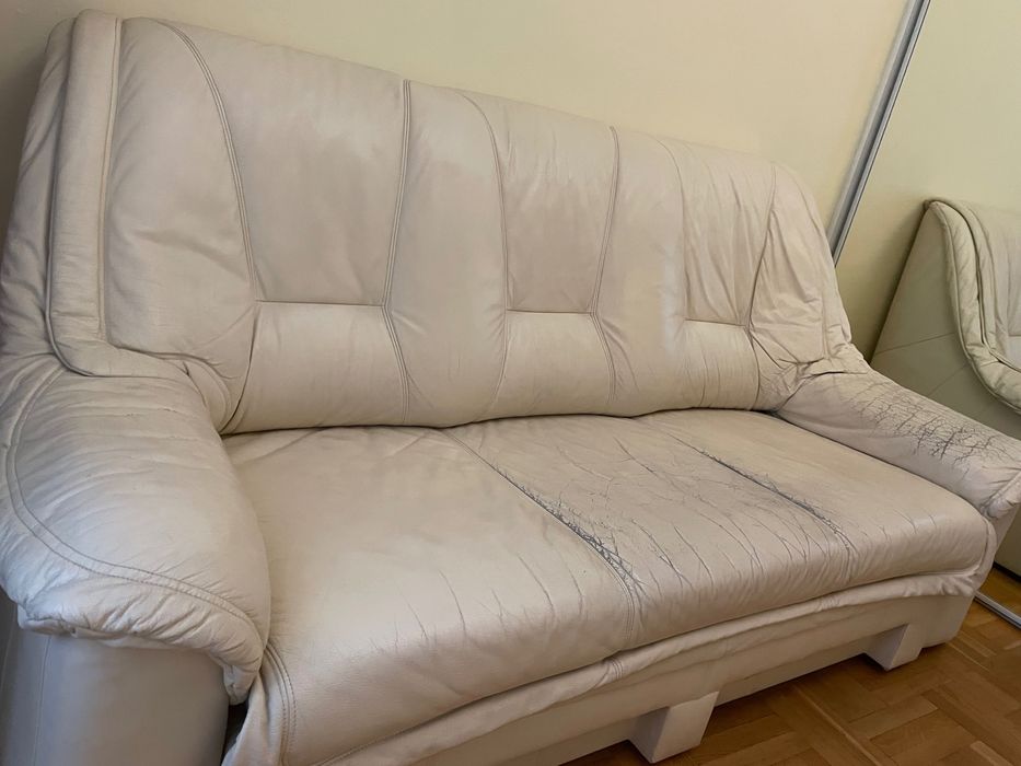 Rozkładana kanapa i fotel z podnóżkiem = komplet