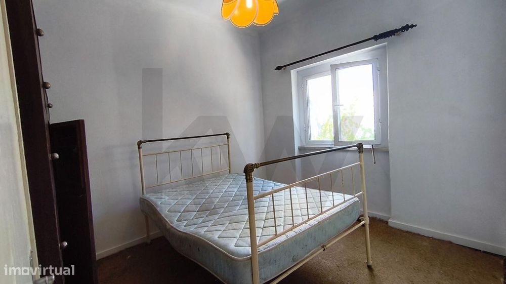 Encantadora Moradia T2 Unifamiliar com Garagem, Quintal e Churrasqueir