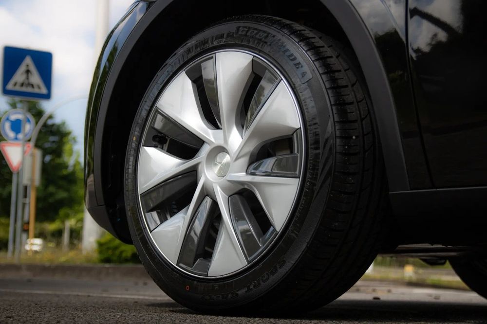 Tesla Model Y467707418599106564