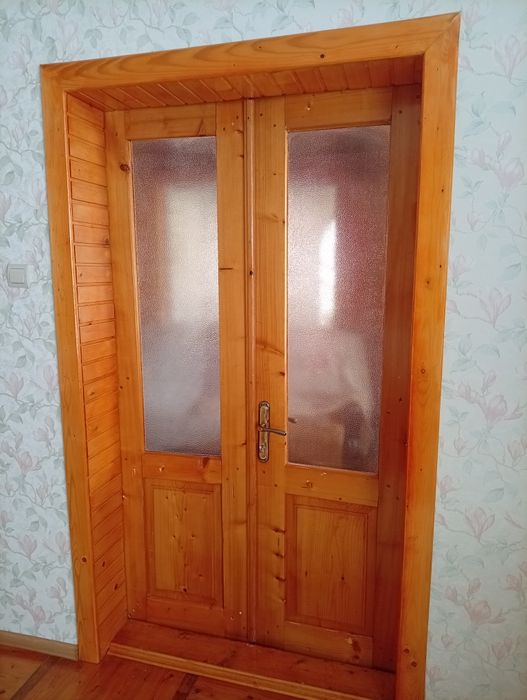 Двері міжкімнатні в гарному стані