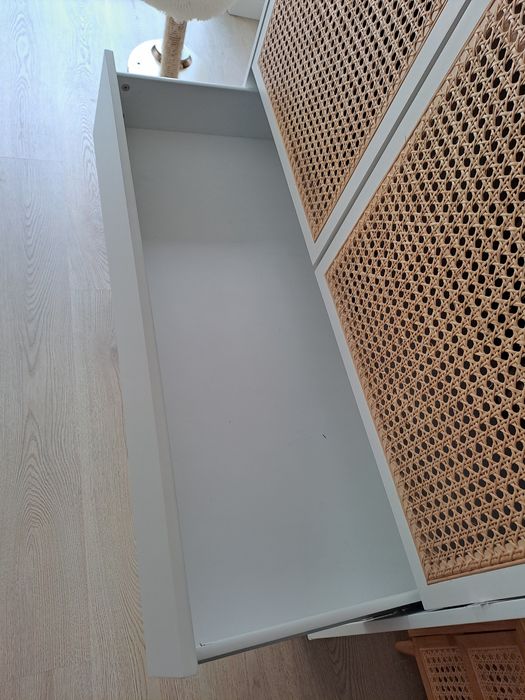 Guarda Roupa branco e rattan