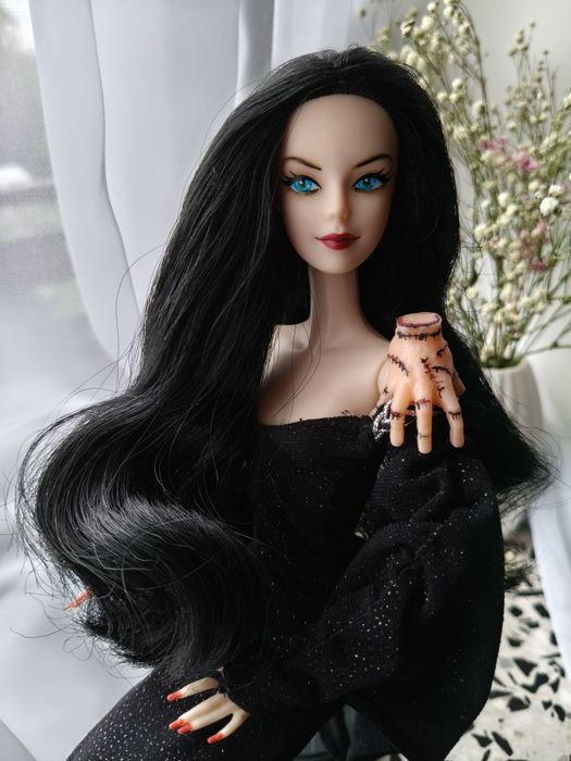 Lalka Morticia i Rączka