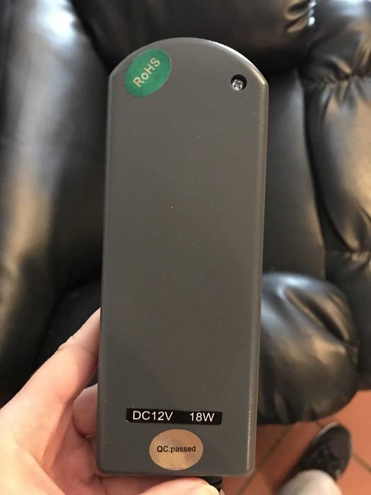 Poltrona de massagens reclinável de couro artificial preto - 290€