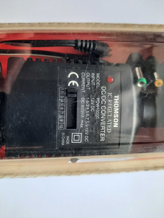 Uniwersalny adapter napięć z gniazda zapalniczki samochodowej