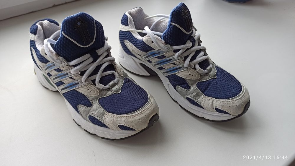 Крассовки фирмы Adidas