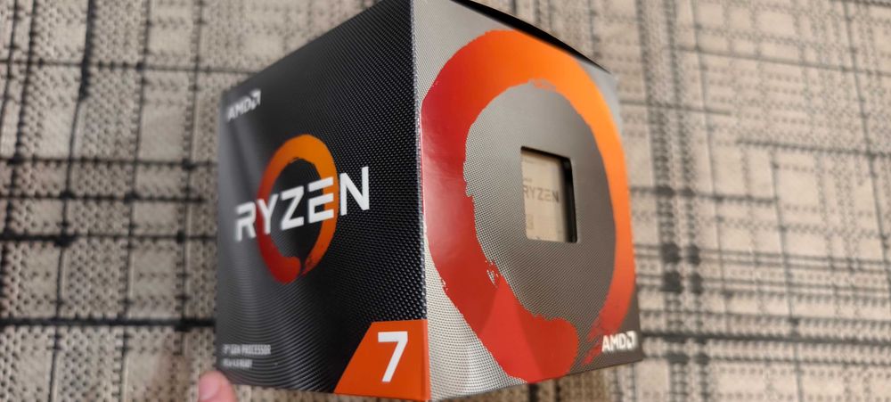 AMD Ryzen 7 3700x