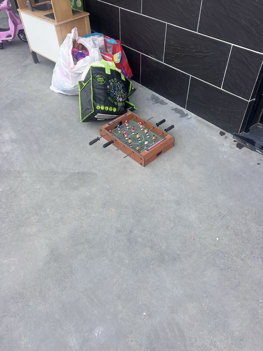Ofereço vários brinquedos e bicicleta