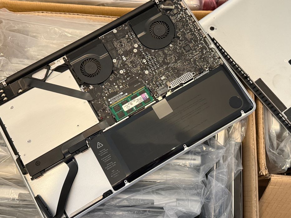 MacBook A1286 A1278 A1181 Matryca Płyta Klawiatura Topcase