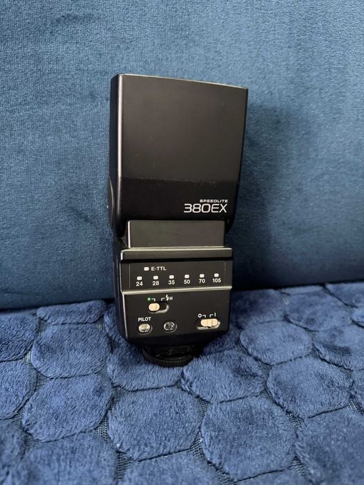 Aparat Lustrzanka Canon EOS 1000D + dodatki