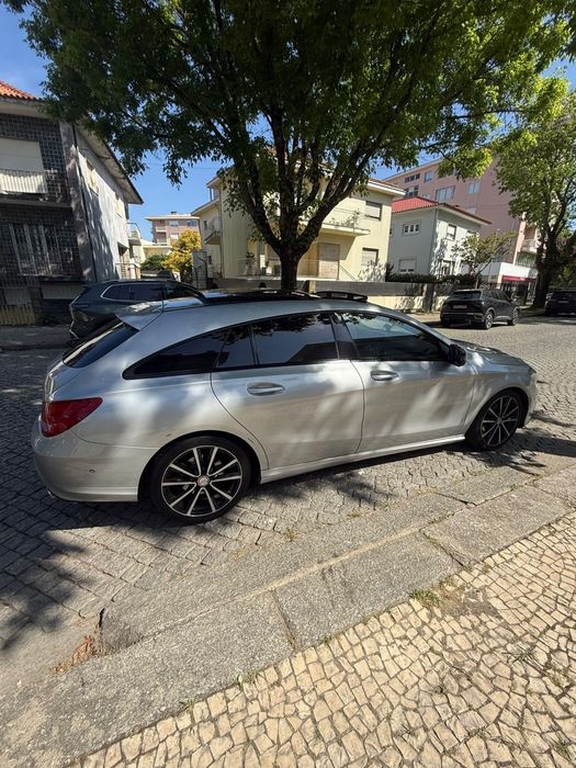 Mercedes CLA 180d Shooting Brake com teto panorâmico