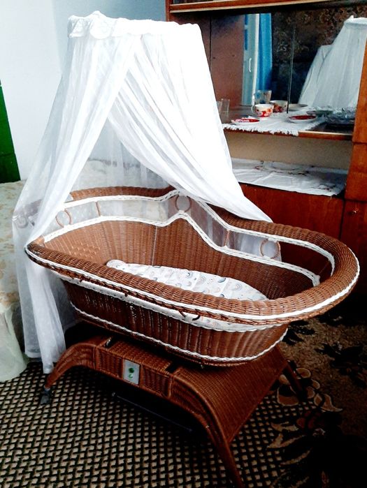 Кроватка люлька з укачивающм механизмом