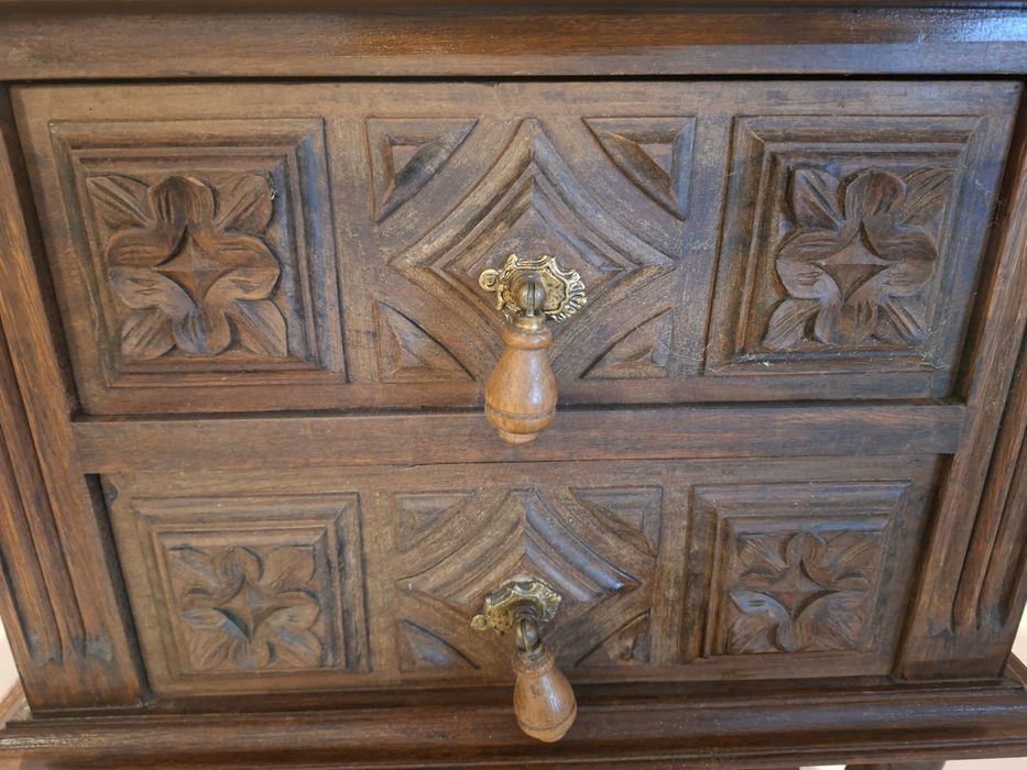 Mesa de cabeceira antiga