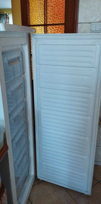 Zamrażarka 143 cm ładna i zadbana