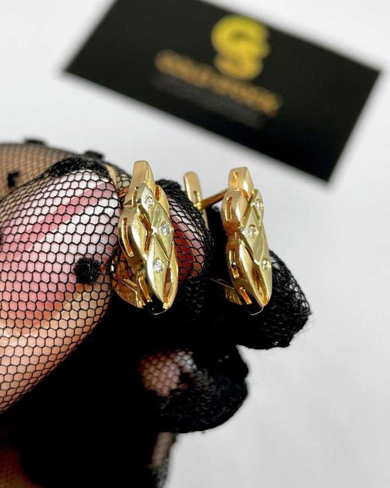 Золотые серьги с бриллиантами