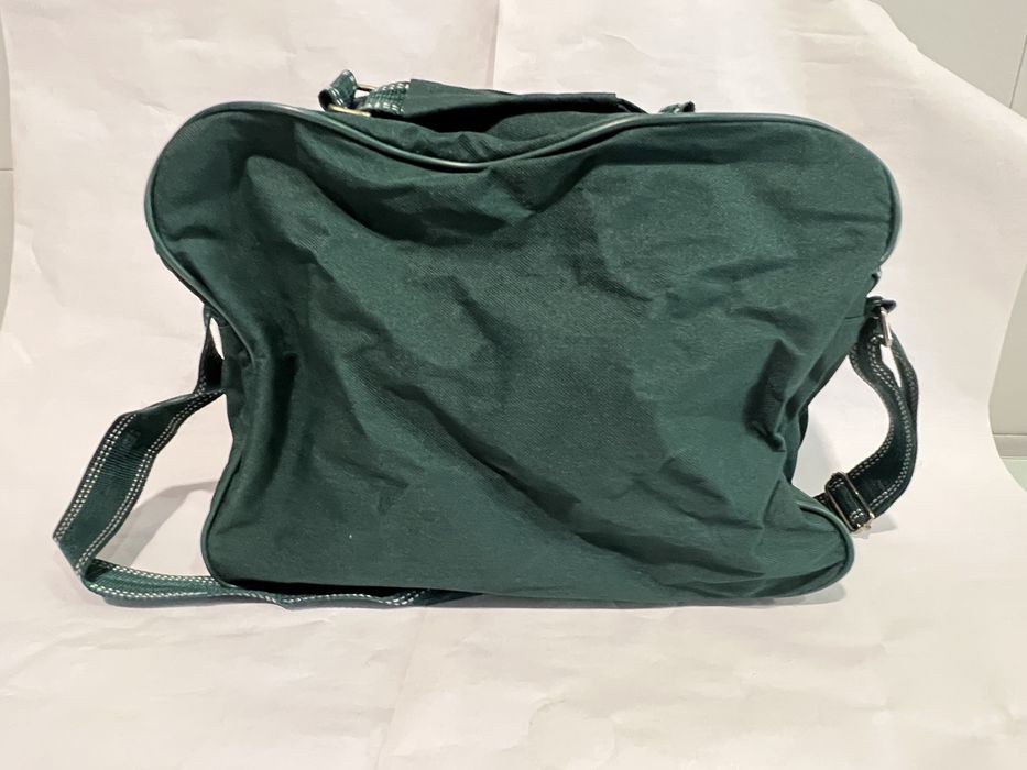 Saco de transporte verde com tira colo