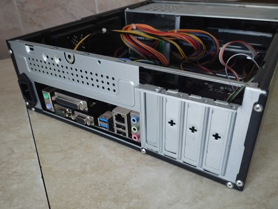 плата GiGABYTE GA-H81M-DS2 + ОЗУ 2GB І корпус