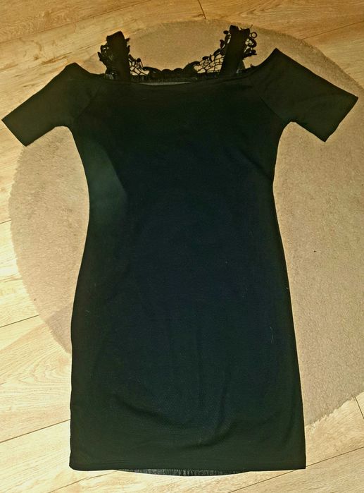 Sukienka mała czarna z koronką