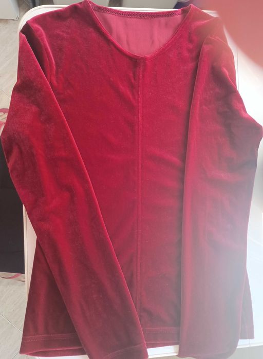 Top manga comprida em veludo vermelho XS. Decote V