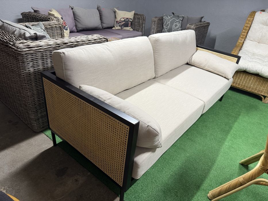 Drewniana kanapa taras balkon ogród zimowy