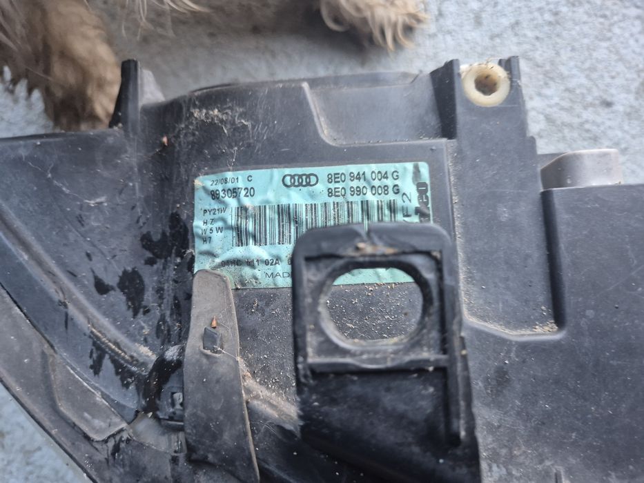 Lampa reflektor prawy Audi A4 B6 Małysz szkło h7