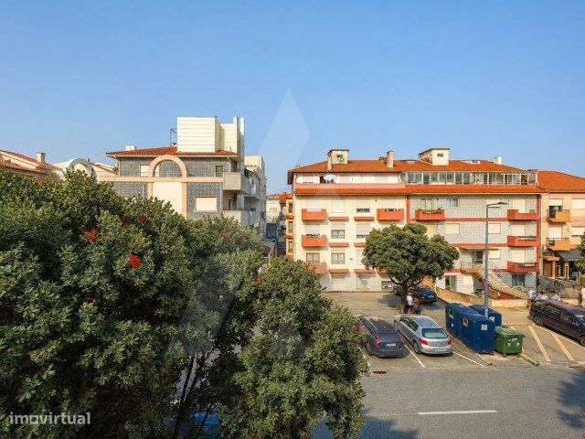 Apartamento T1 com garagem fechada na Praia da Barra