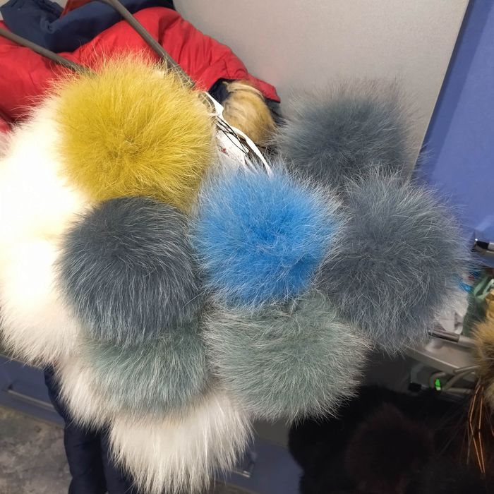 Продам пампони на шапку