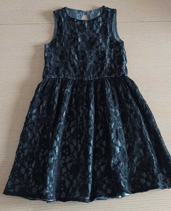 Sukienka 146, szara, czarna, połysk, koronka, na ramiączkach