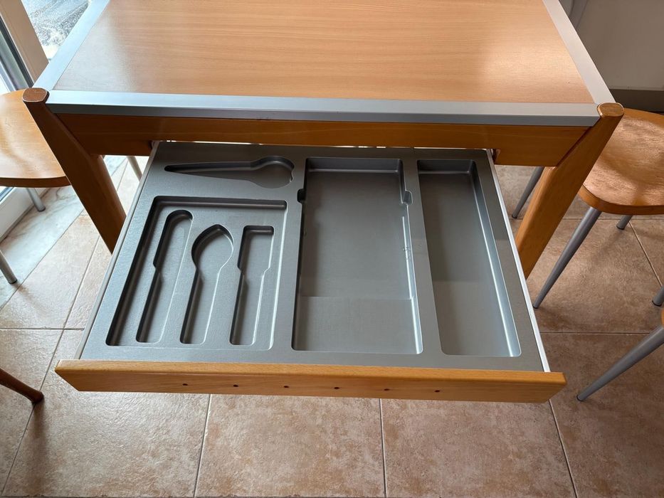 Mesa cozinha com 4 cadeiras